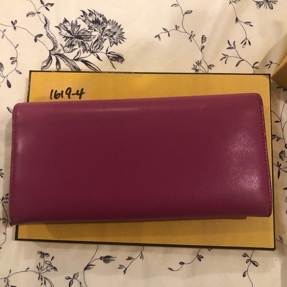 New in Box Fendi wallet - Picture 6 of 8